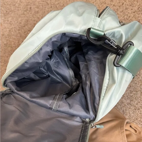 Duffle Gym Bag Separate Shoes Pocket Wet and Dry Separation Small Mint Green - Picture 8 of 10